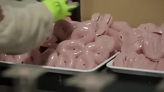 B&iacute; mật &dstrok;ộng trời trong nh&agrave; m&aacute;y sản xuất dương vật giả